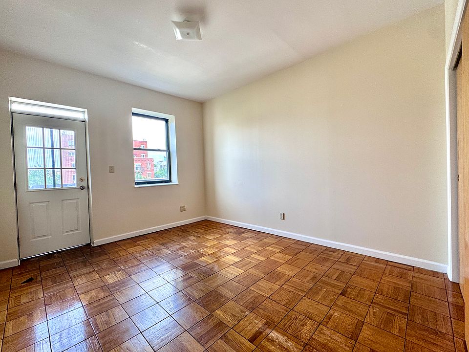 1st image of 243 16th St #4