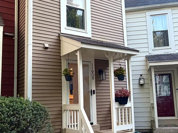 11909 Crosswind Ct, Reston, VA 20194