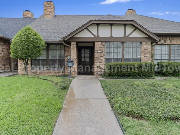 621 Windgate Ct, Arlington, TX 76012