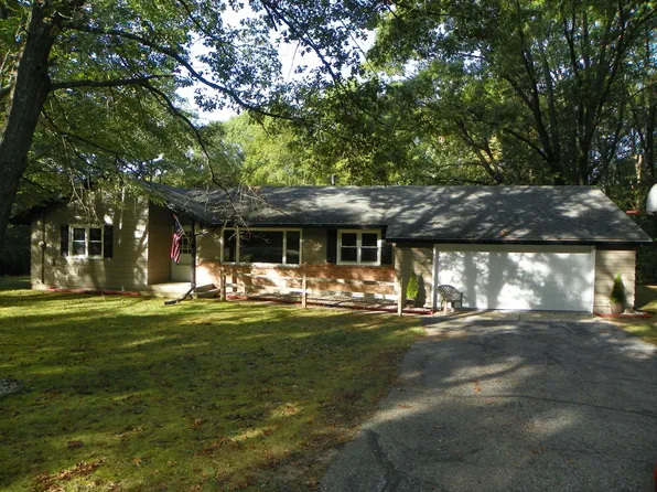 375 Westlawn St, Harrison, MI 48625