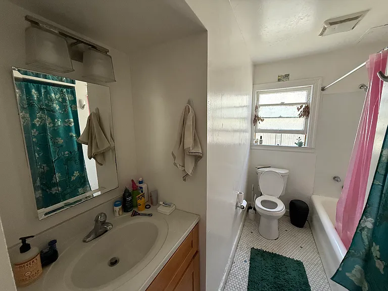 428 E 19th St #1 — Photo 13