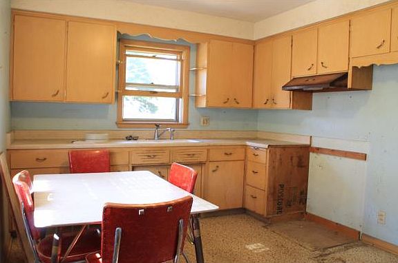 4th image of 279 E McWilliams St