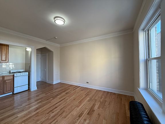 4th image of 4703 N Saint Louis Ave #12