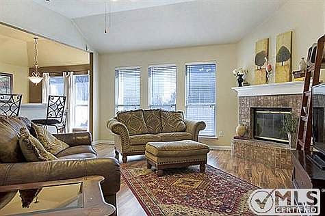 1st image of 612 Joy Ln