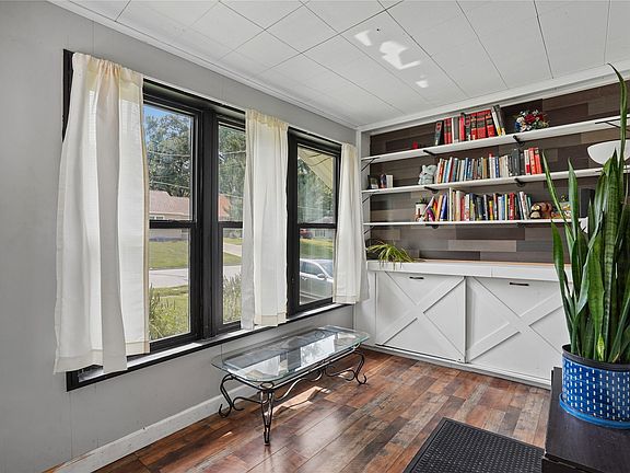 3rd image of 3025 Leado Ave