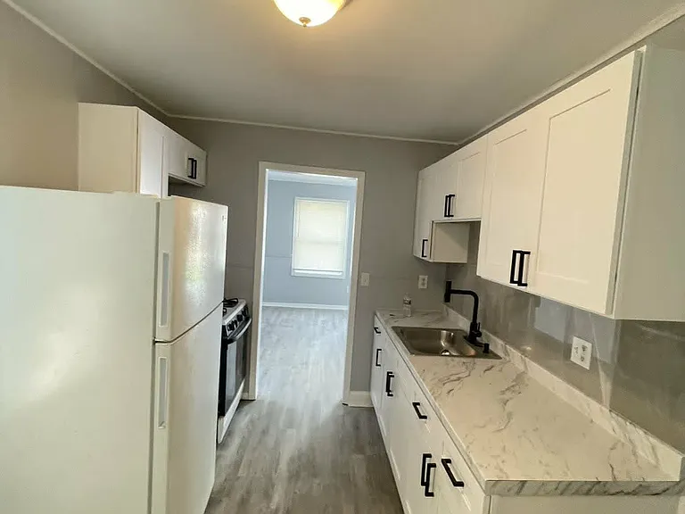 28517 Glenwood St — Photo 12
