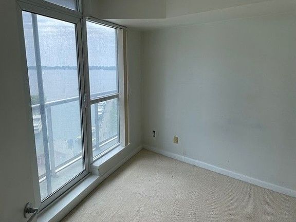 4th image of 8 York St #1605