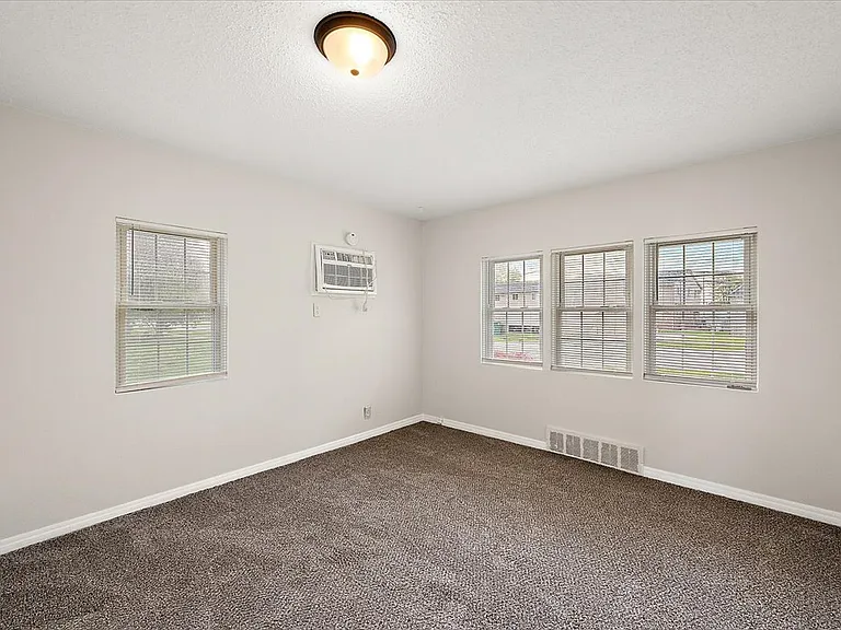 35711 Alfred St — Photo 18
