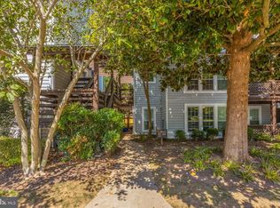 10016 Oakton Terrace Rd, Oakton, VA 22124