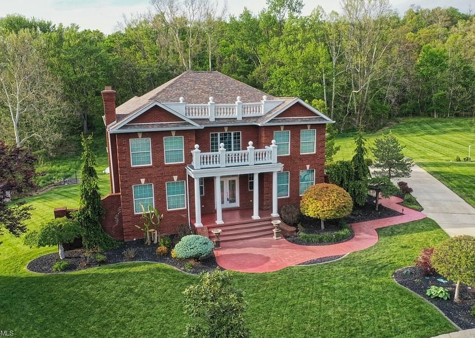 1st image of 4 Wyndemere Ct
