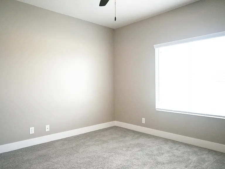 8212-8208 S 177th St — Photo 39