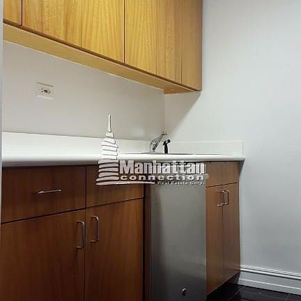 4th image of 200 E 71st St APT 10D