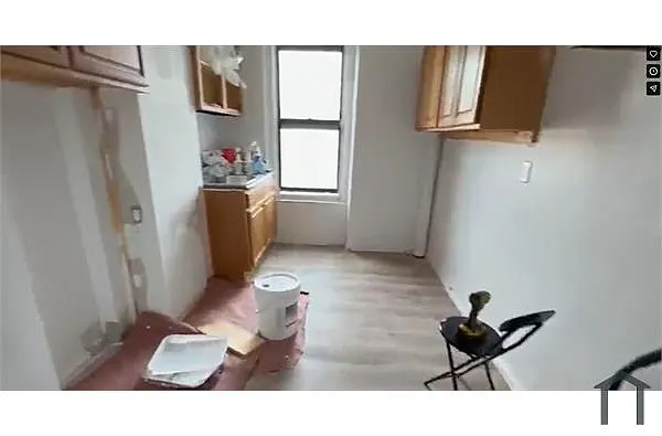 Building Photo - 319 E 197th St #4D