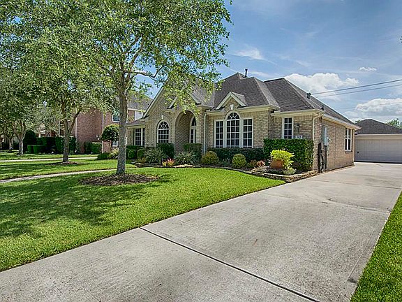 2nd image of 305 Watercrest Harbor Ln