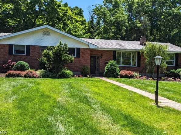 4 Weatherhill Rd, Readington Twp., NJ 08833