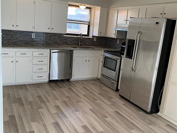 4th image of 2220 Bayberry Dr