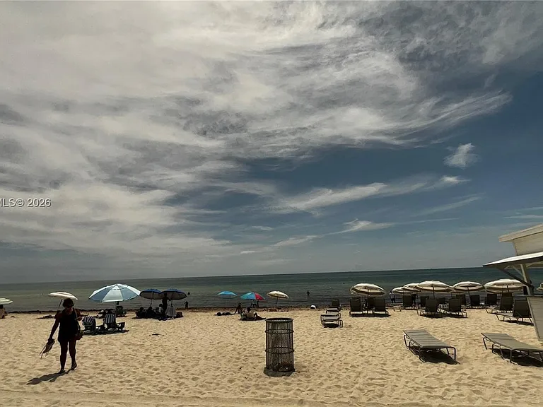 5445 Collins Ave #L3 — Photo 32