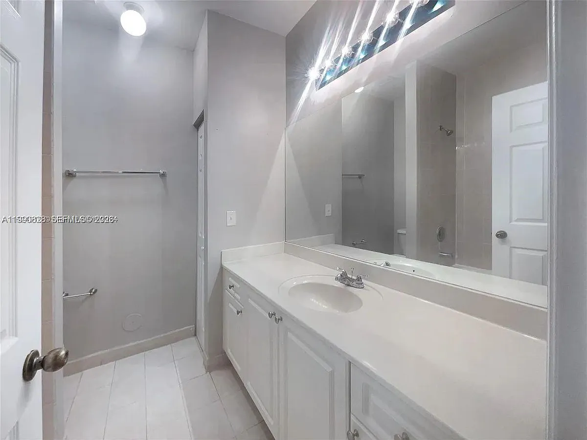 Building Photo - 2730 NE 4th St #205