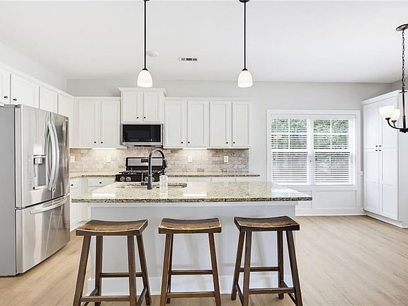4th image of 59 Stonecrest Dr