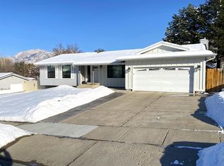 8657 S Piper Ln, Sandy, UT 84093