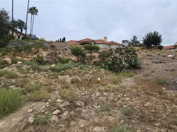 1822 Loma Roja, Santa Ana, CA 92705