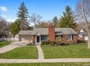 17416 Buckingham Ave, Beverly Hills, MI 48025