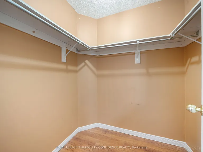 131 Laurelhurst Cres — Photo 19