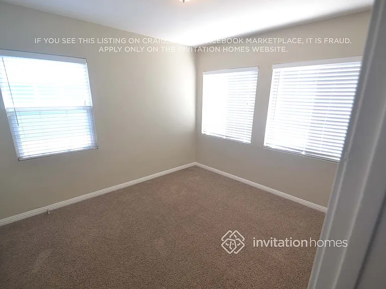 10307 Doty Ave — Photo 9