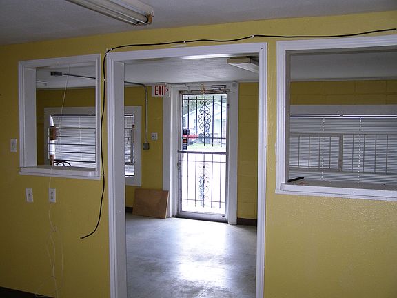 3rd image of 1224 Simmons St
