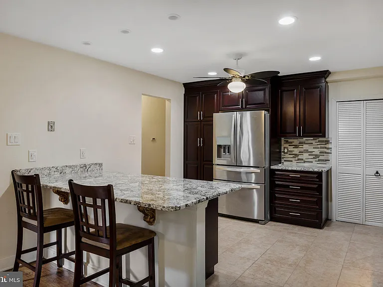 15 Embassy Dr — Photo 12