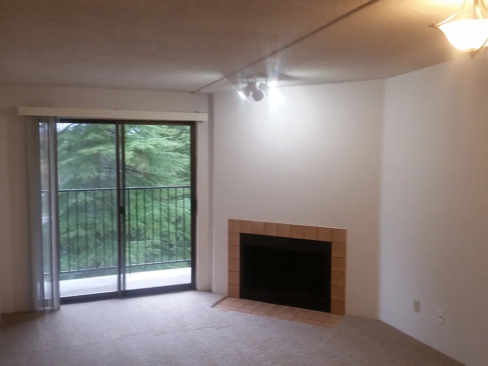 10522 Lake City Way NE #404