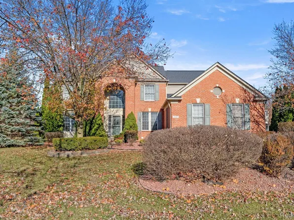 1549 McLaine St, Canton, MI 48188