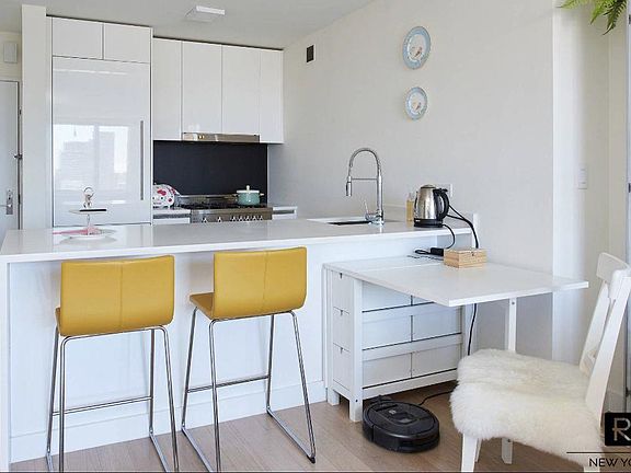 3rd image of 301 W 53rd St APT 11B