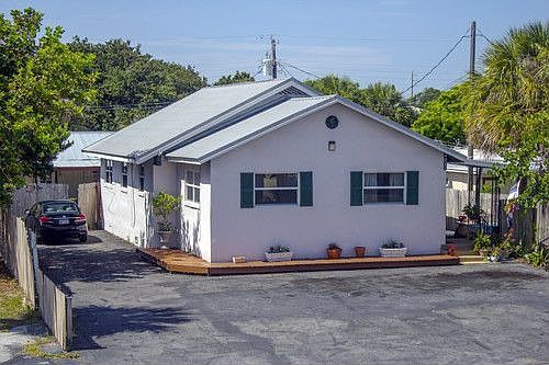 1st image of 207 Pierce Ave