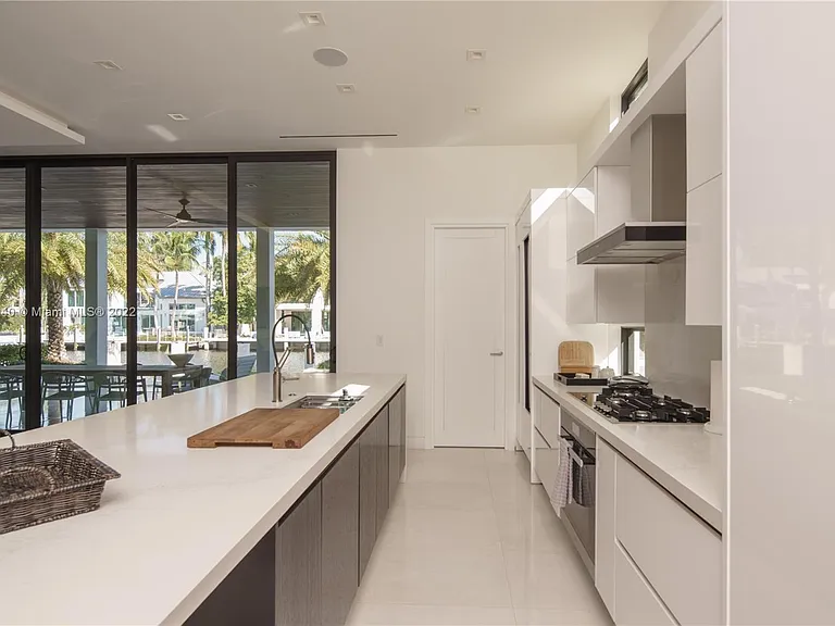 128 Fiesta Way — Photo 11