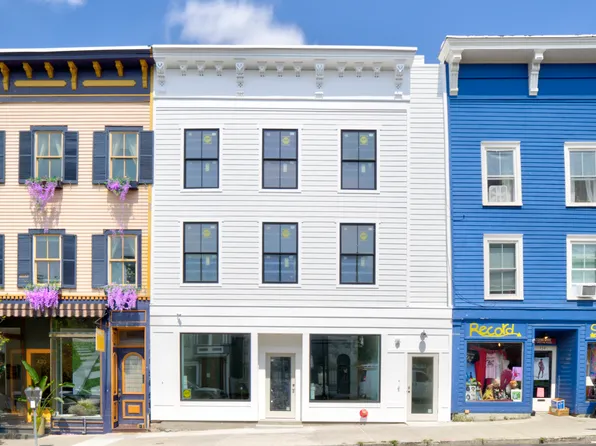 432 Warren St #2R, Hudson, NY 12534