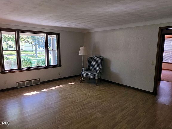 5th image of 1528 Mayo Dr