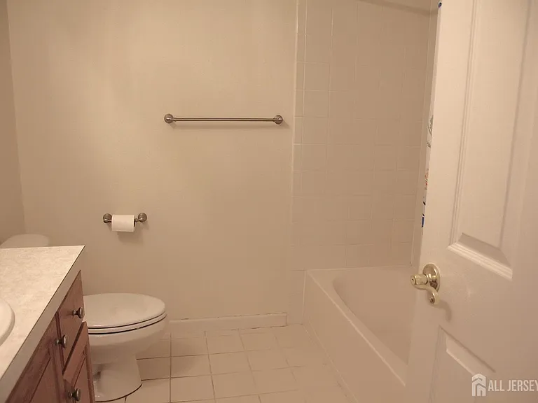 72 Truman Ave — Photo 24