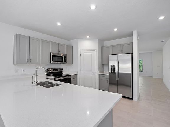 4th image of 204 Aquamarine Ln