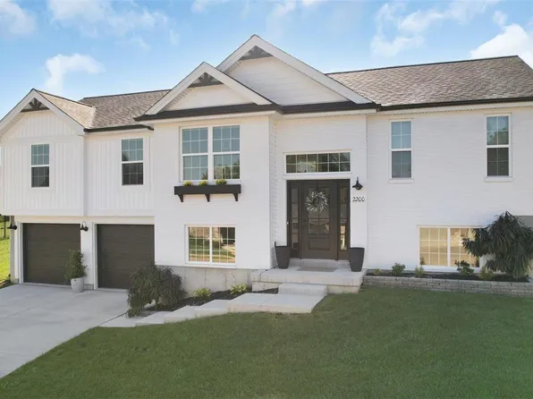 2200 Weber Heights Dr, Washington, MO 63090
