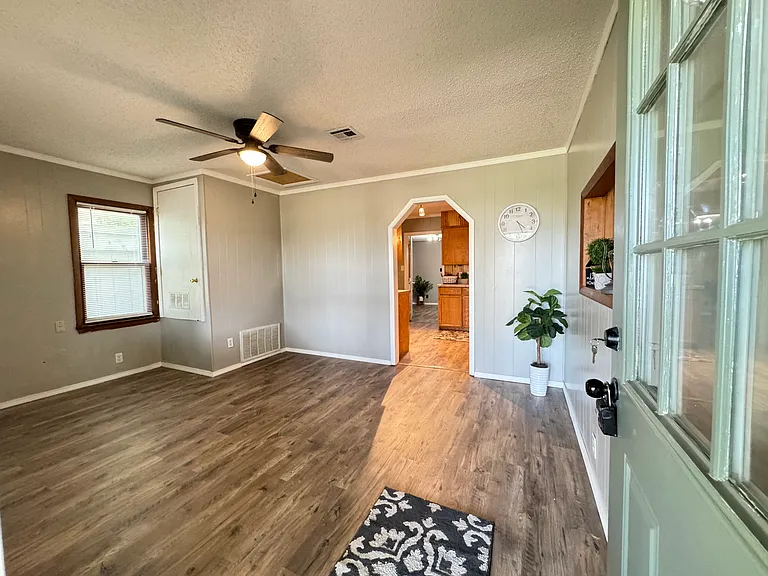 1240 E Walnut St — Photo 7