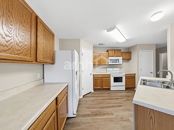 3rd image of 719 Lavaca Loop