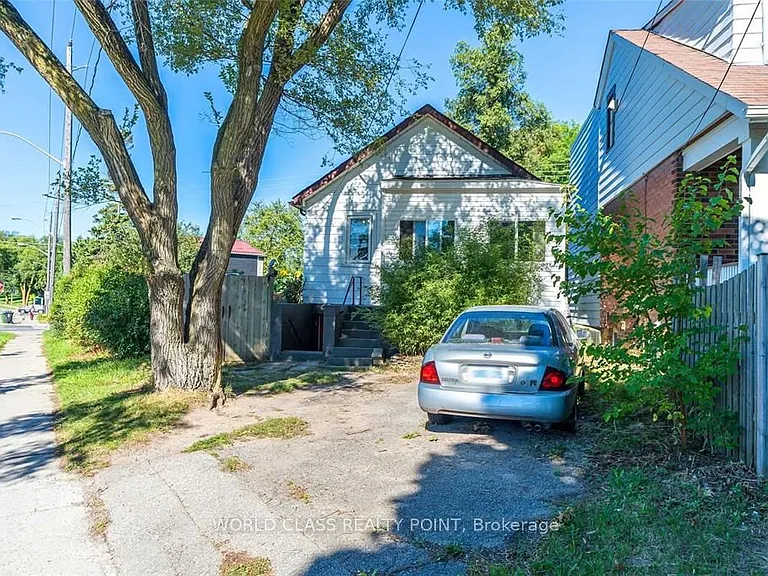 1 McIntosh St — Photo 2