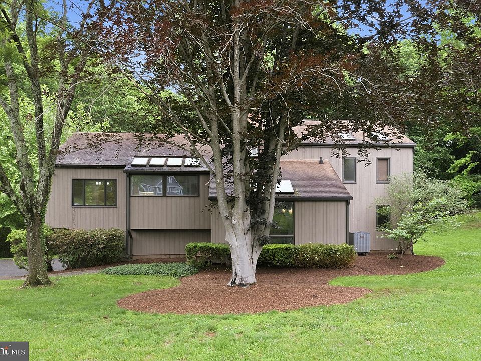 1st image of 882 Coachway