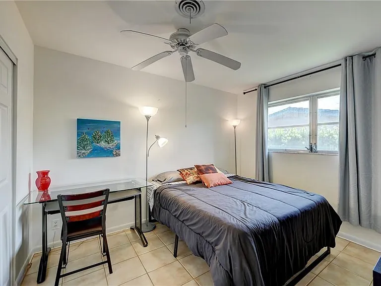 840 SW 7th St — Photo 11