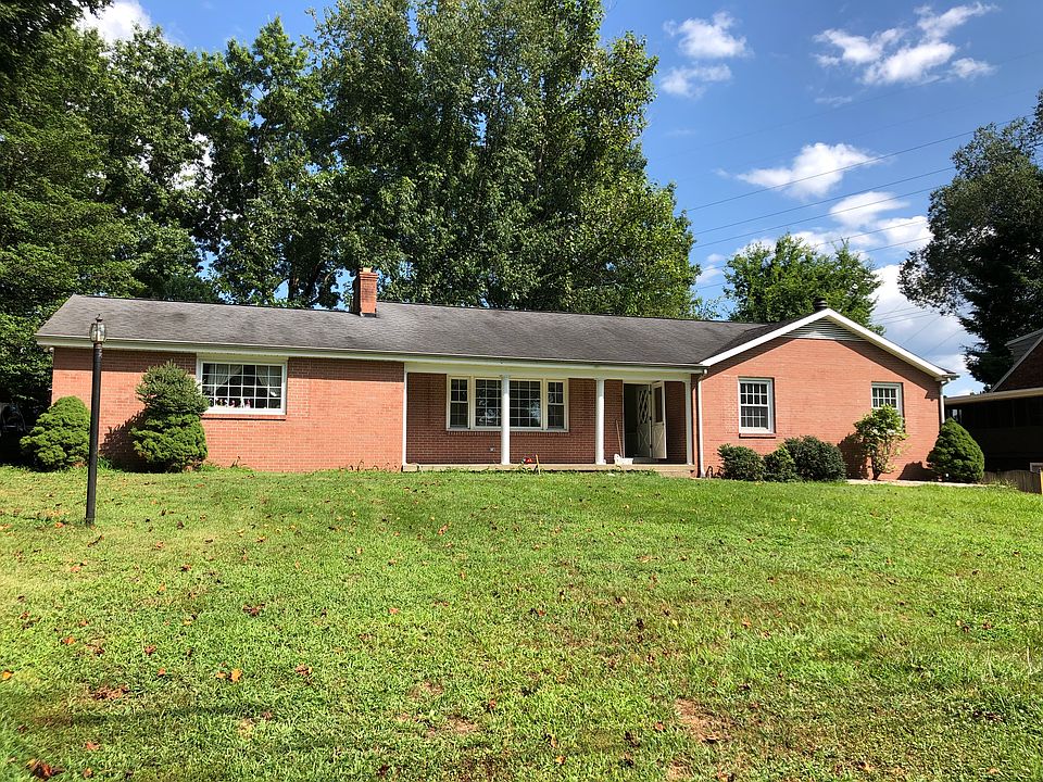 1st image of 3 Willowbrook Dr