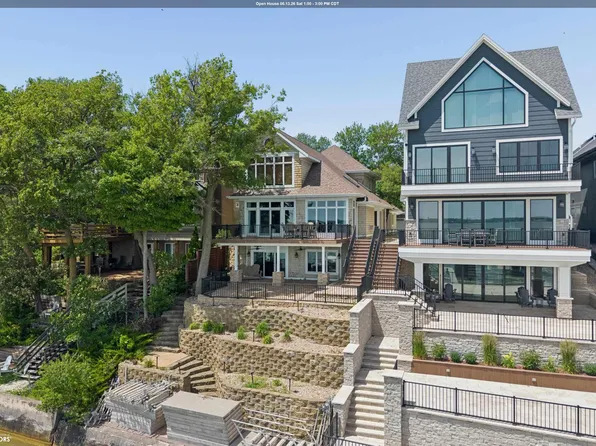 1419 N Shore Dr, Clear Lake, IA 50428