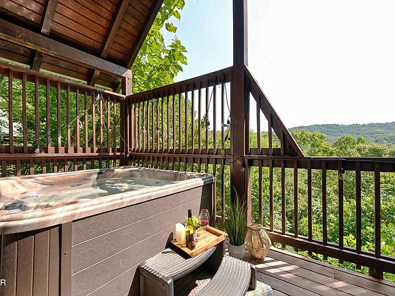 3rd image of 1114 Ski View Ln