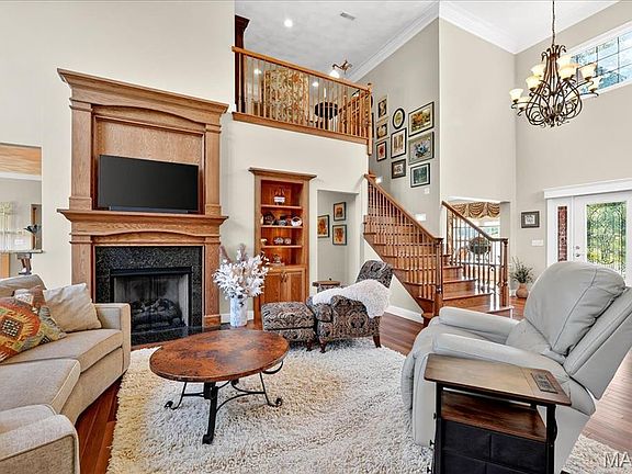 5th image of 13641 Bavarian Way
