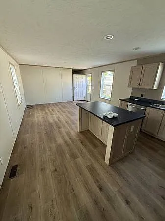 3 bed, 1152 sqft, $1,329 — Photo 2